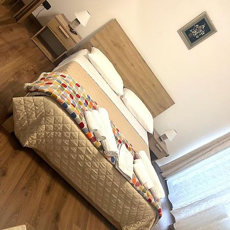 Juliet N - Rental Rooms Верона Екстериор снимка