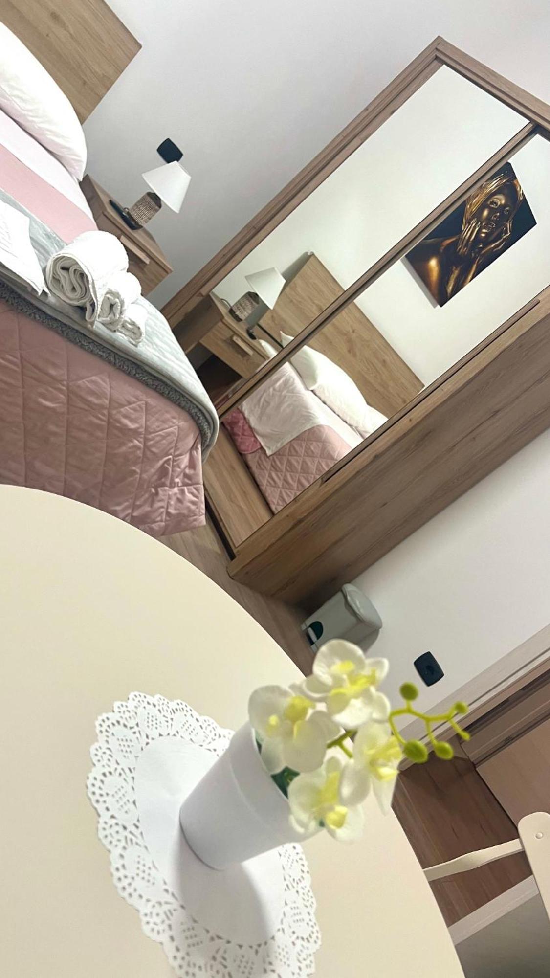 Juliet N - Rental Rooms Верона Екстериор снимка