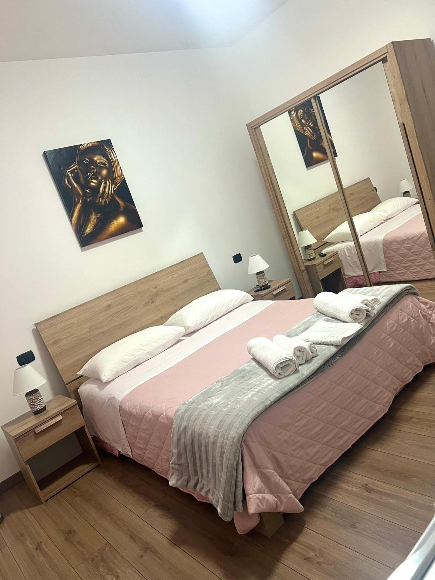 Juliet N - Rental Rooms Верона Екстериор снимка