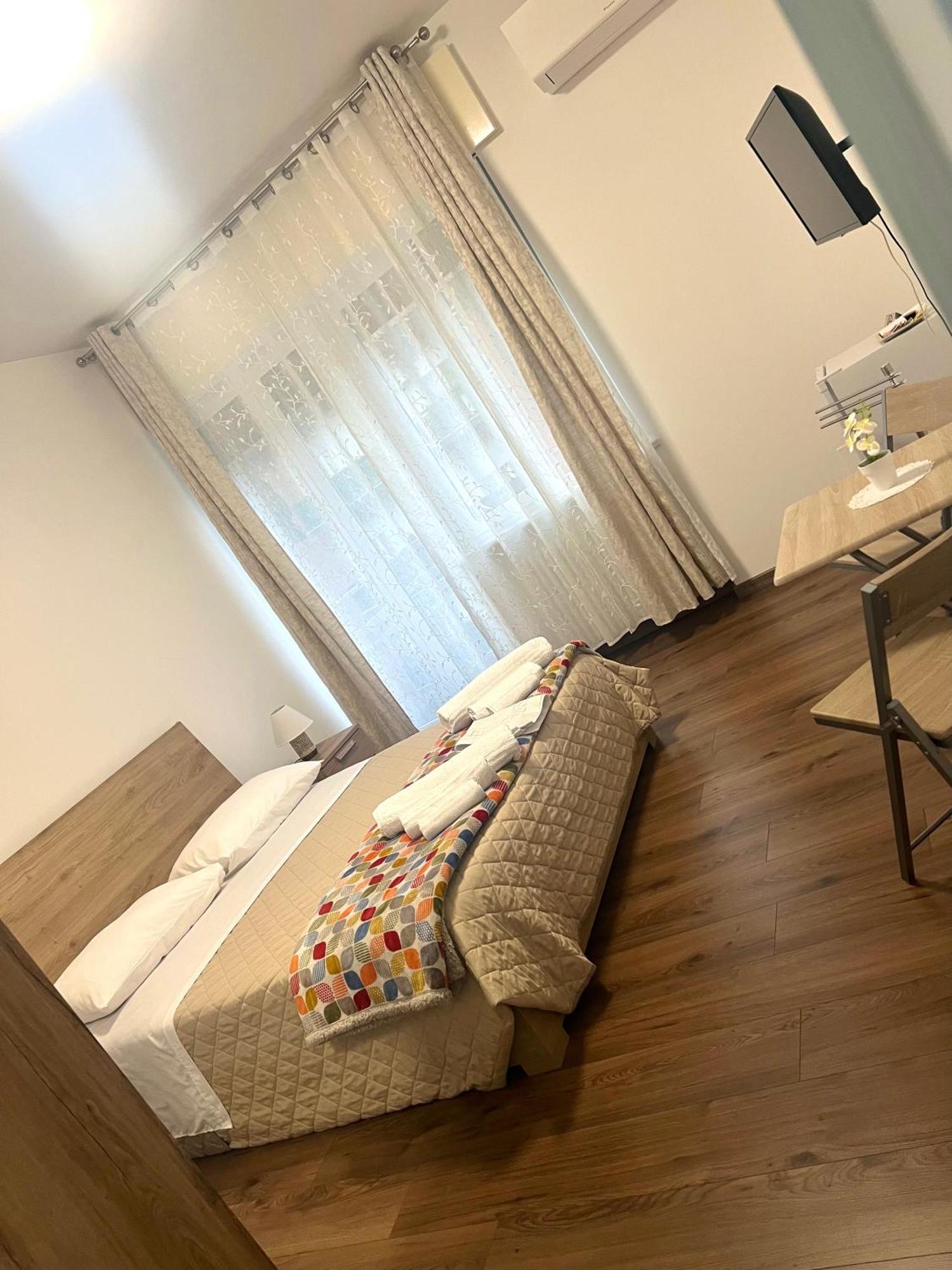 Juliet N - Rental Rooms Верона Екстериор снимка