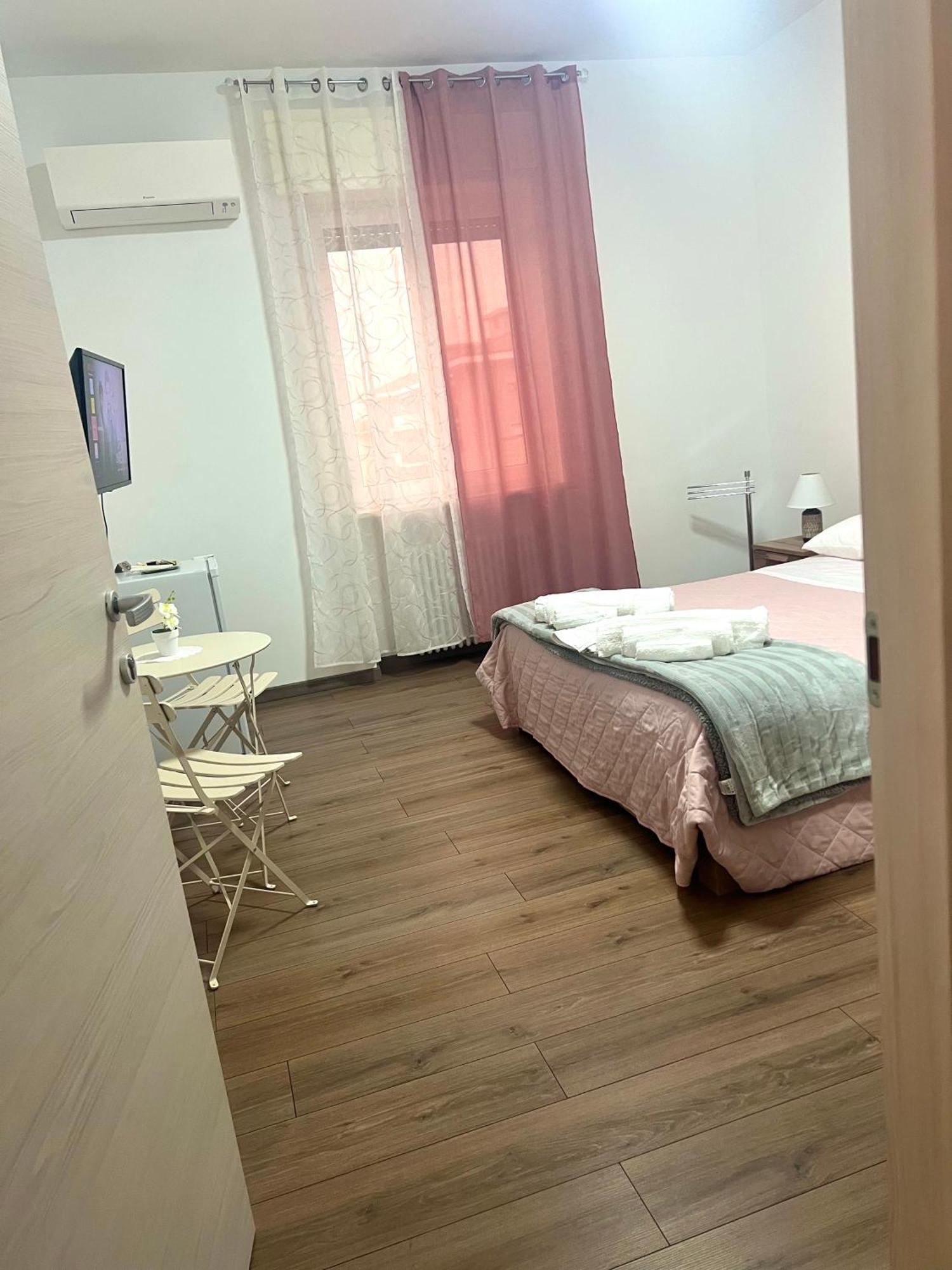 Juliet N - Rental Rooms Верона Екстериор снимка